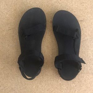 women’s tevas